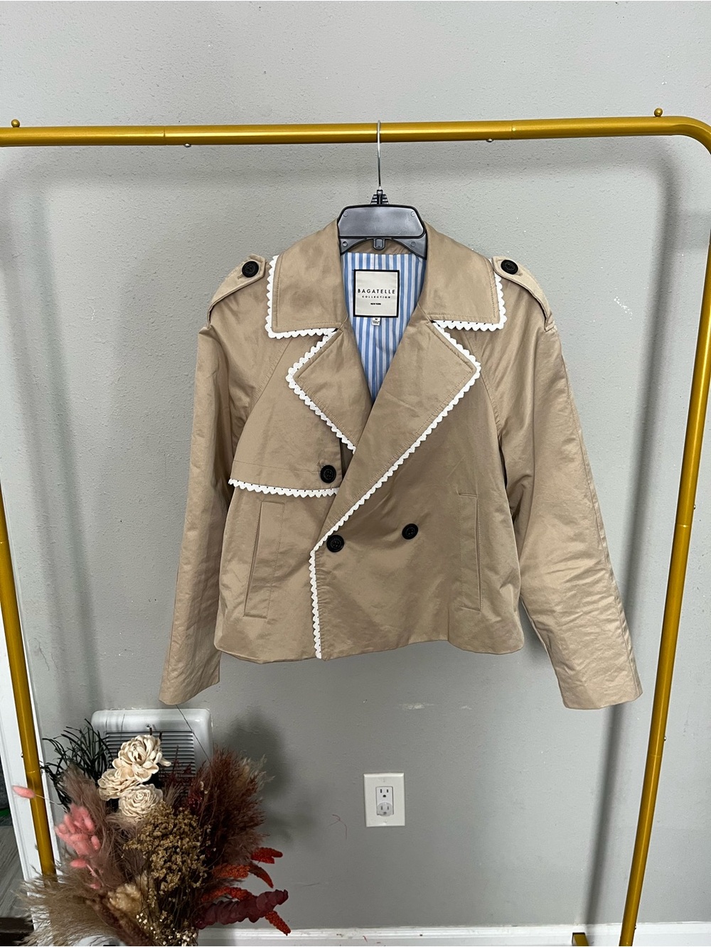 Bagatelle Collection Cropped Trench Jacket Scalloped Trim Beige Size M